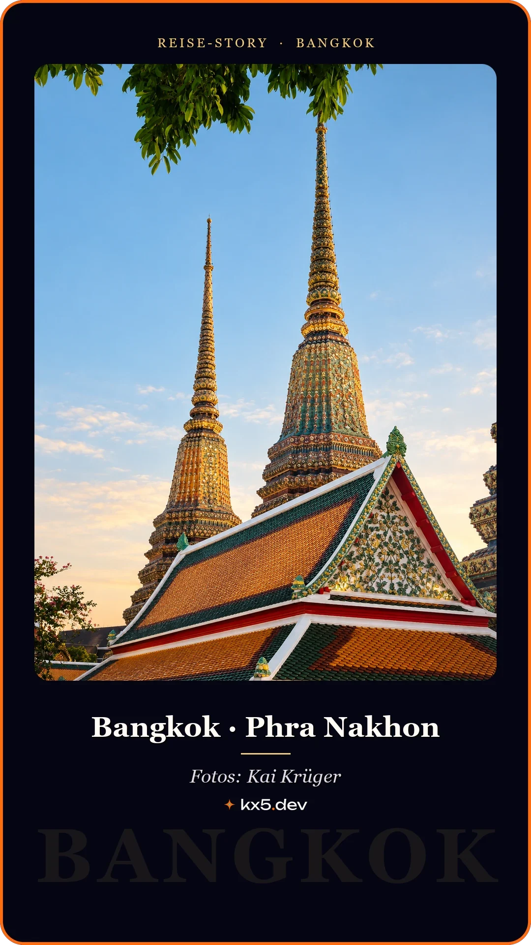 Tempeltürme im Abendlicht: Bangkok · Phra Nakhon
